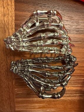Spooky Halloween Skeleton Bones Hand Claw Hair Clips silver set of 2